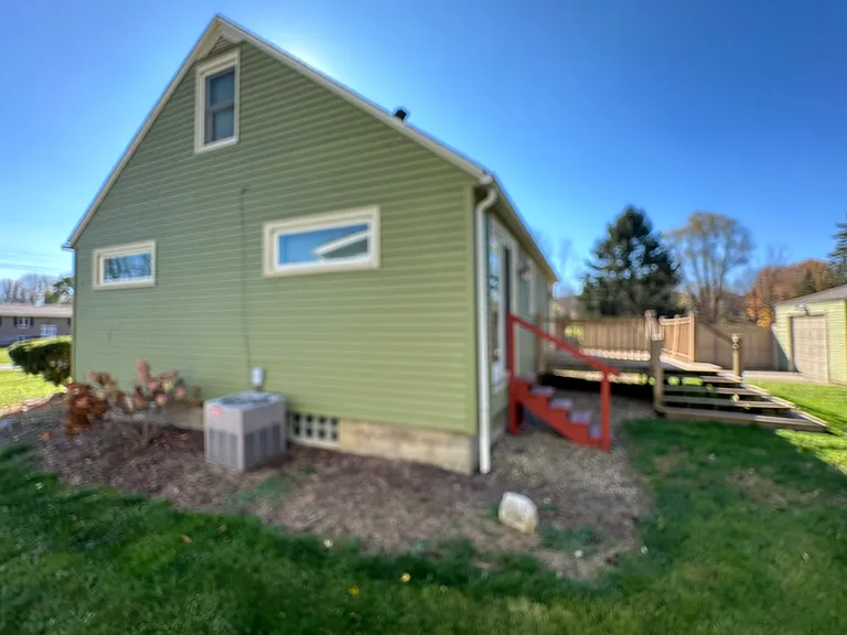 5545 Fleetwood Ave NW — Photo 2