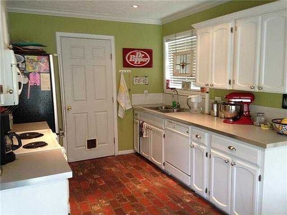 3rd image of 1101 River Bend Dr