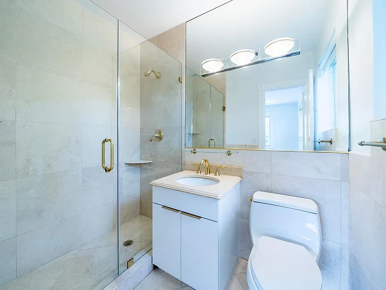 Bathroom to 3rd bedroom