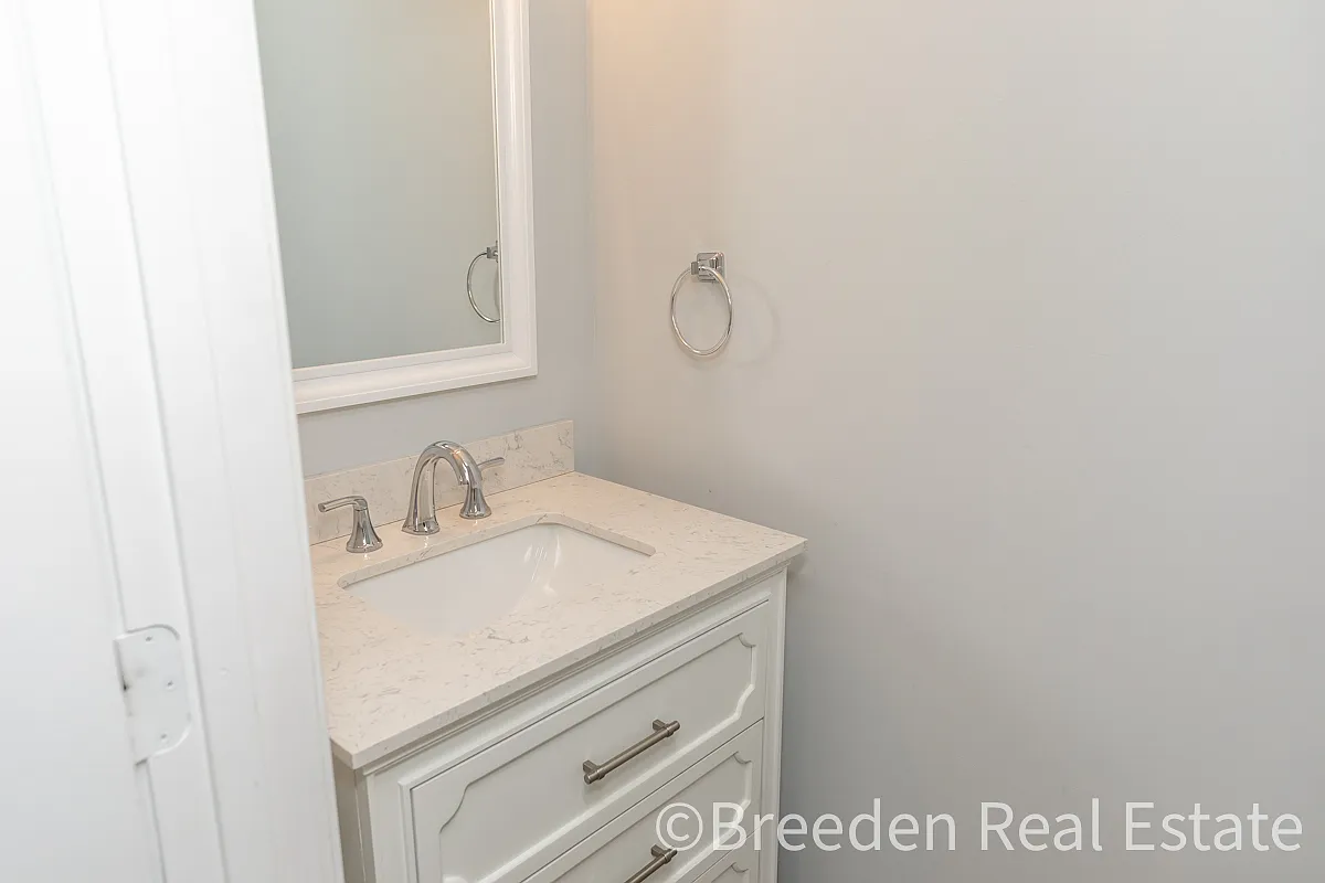 102 Brandywine Dr NE — Photo 3