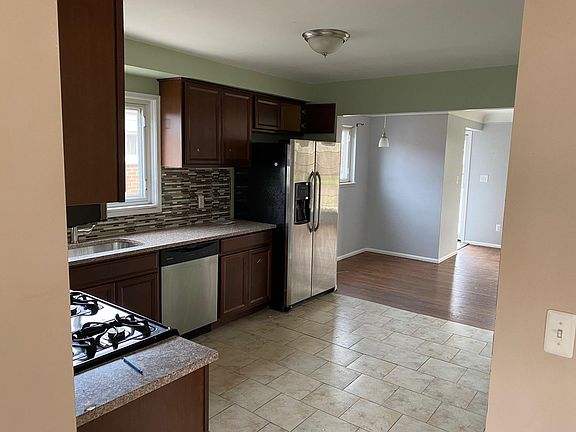 4th image of 21501 Lakebreeze St