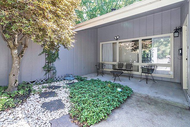 1st image of 349 Arlington Ave