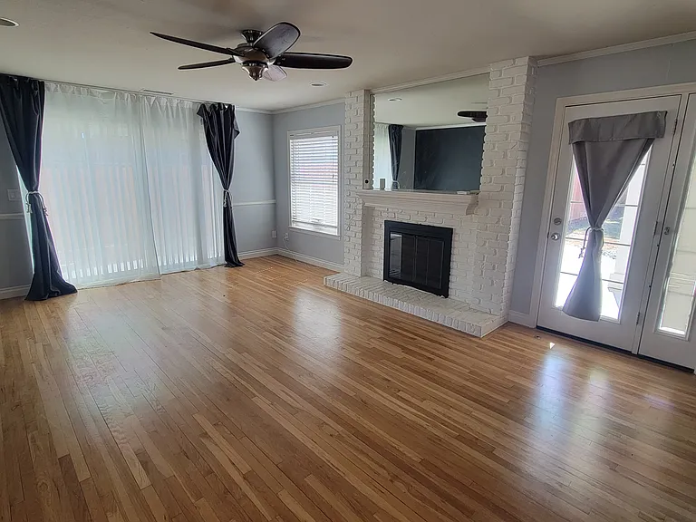 3024 N Oceanview St — Photo 2