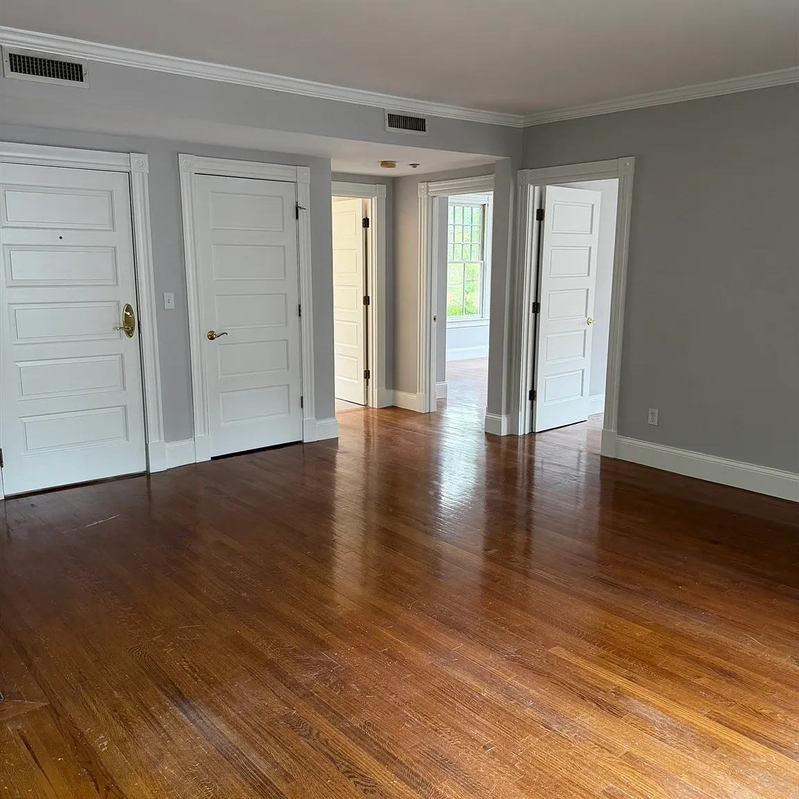 3 bed, 1214 sqft, $4,200 — Photo 2