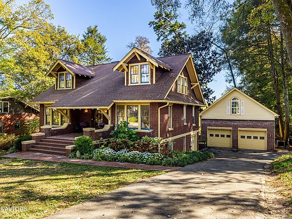 5th image of 3836 Woodhill Pl