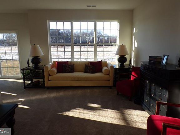 3rd image of 117 E Clarendon Dr