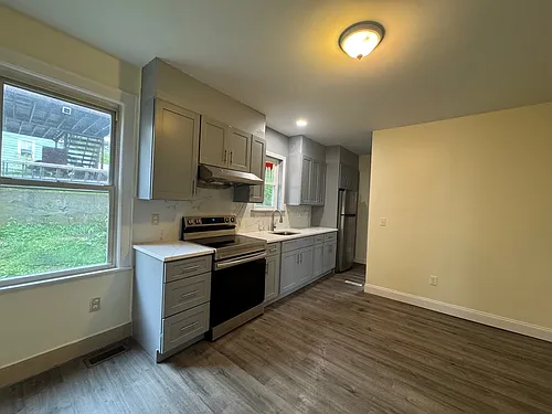 236 W Thames St #1 Photo 1
