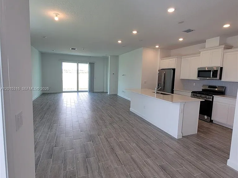1689 Whistlegrass Ln — Photo 10