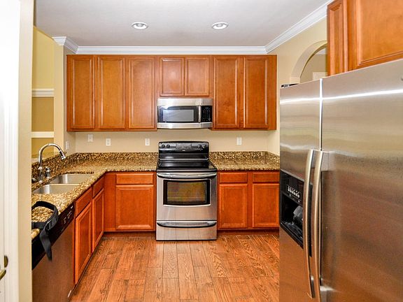 3rd image of 700 Ventura Dr #700