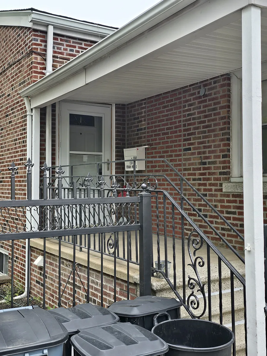 Building Photo - 1250 Pelham Pkwy S #B