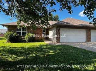 207 W Summit St, Republic, MO 65738