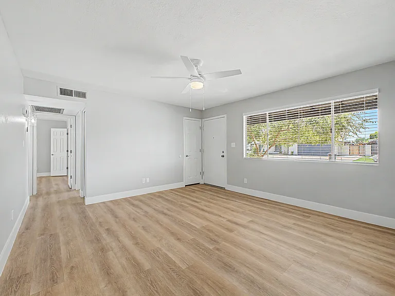 2340 E Isabella Ave — Photo 6
