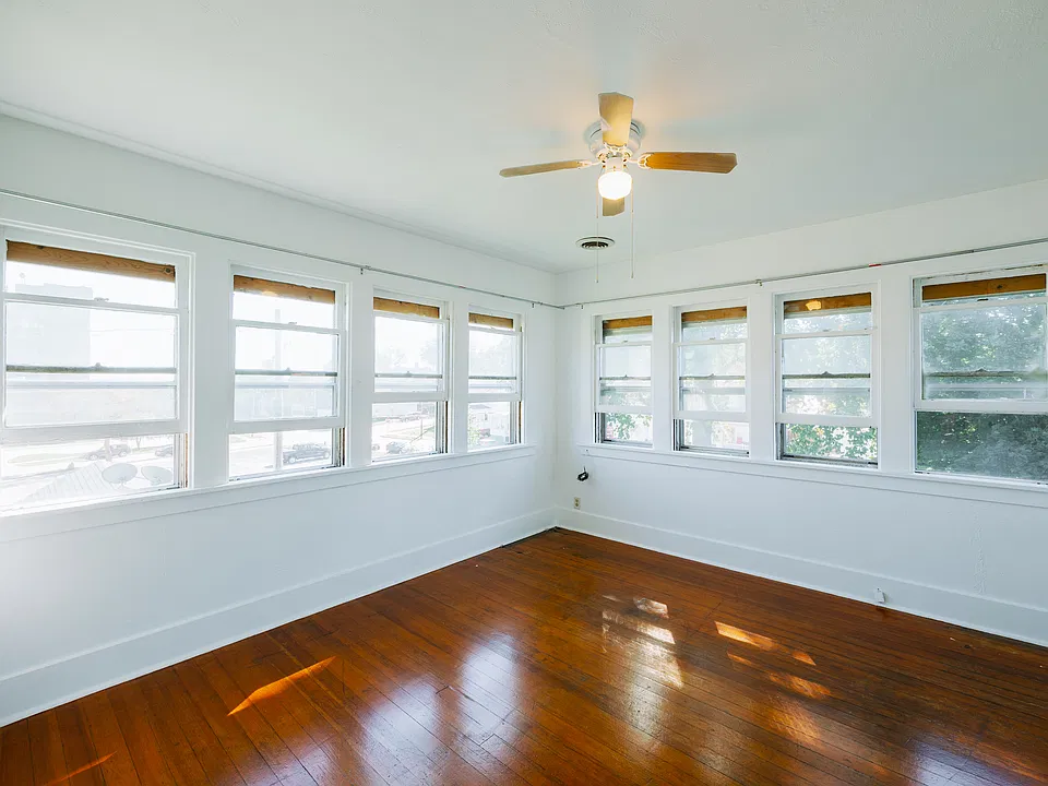 110 W 5th St #112-1/2