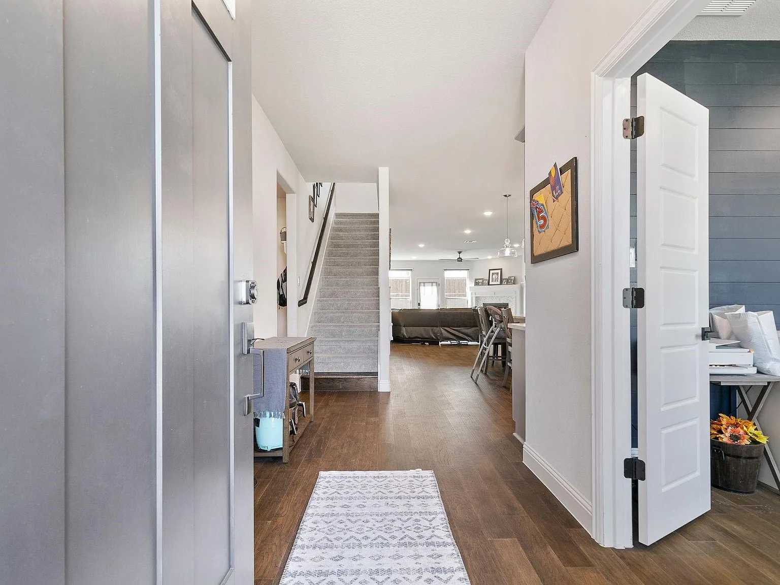 5 bed, 3040 sqft, $3,300 — Photo 4