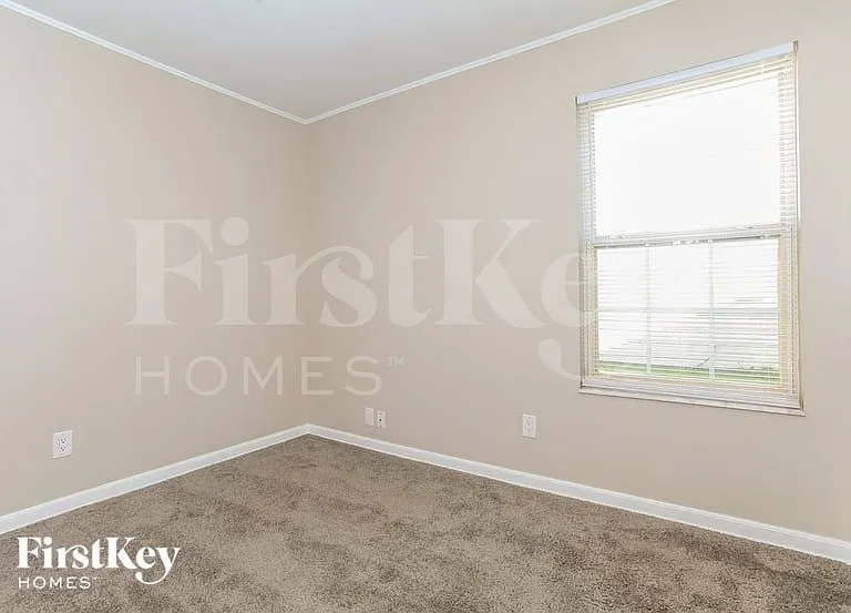 977 Hathaway Dr — Photo 12