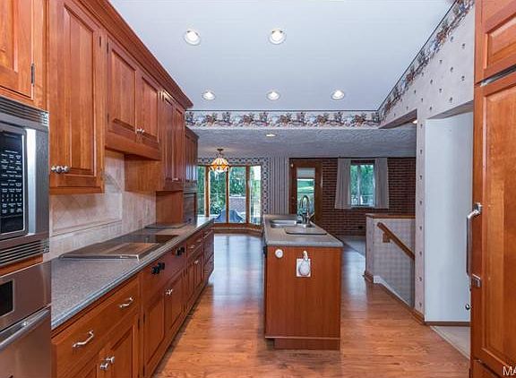 5th image of 4128 Fabian Dr