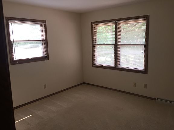5th image of 1922 River Park Ct