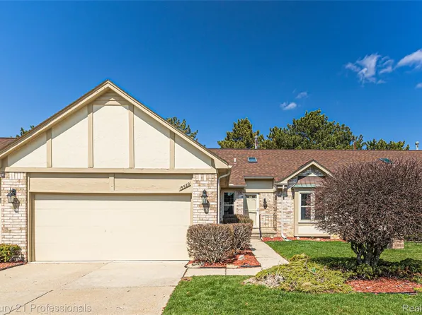 15589 Heather Ridge Trl, Clinton Township, MI 48038