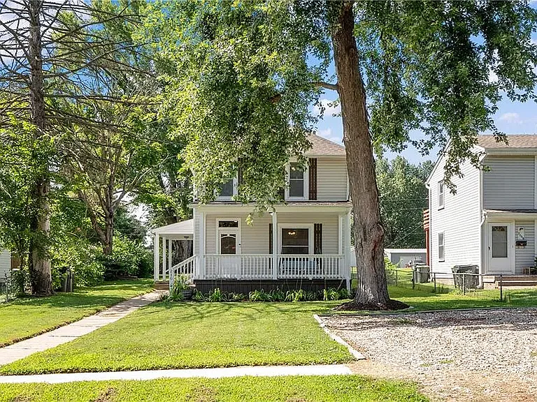 210 E Kay St — Photo 2