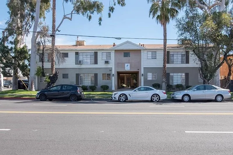 6326 Coldwater Cyn — Photo 2