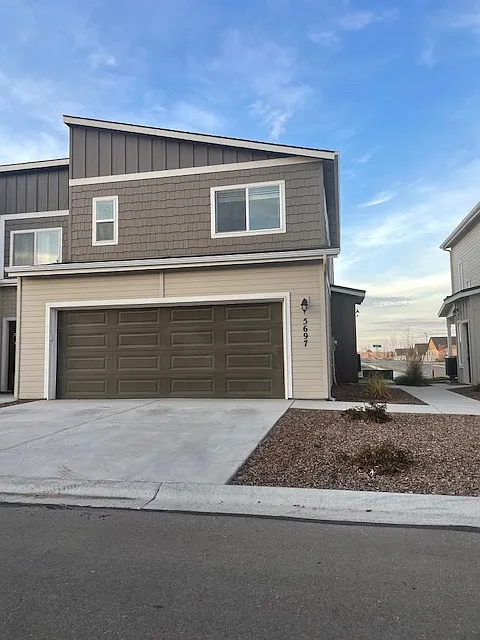 3 bed, 2.5 bath, 1360 sqft, $1,900 — Photo 1