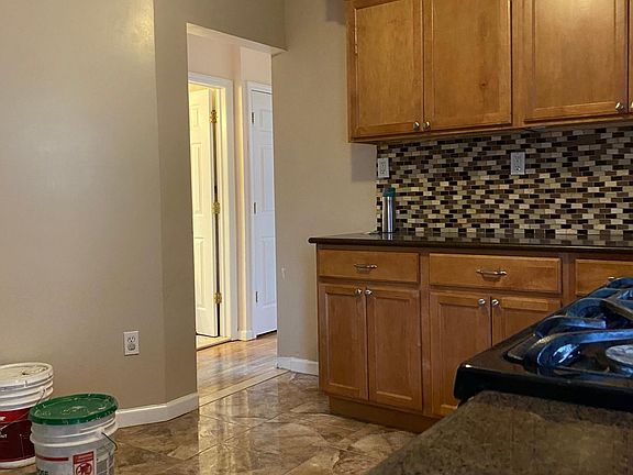3rd image of 925 Swinton Ave #1