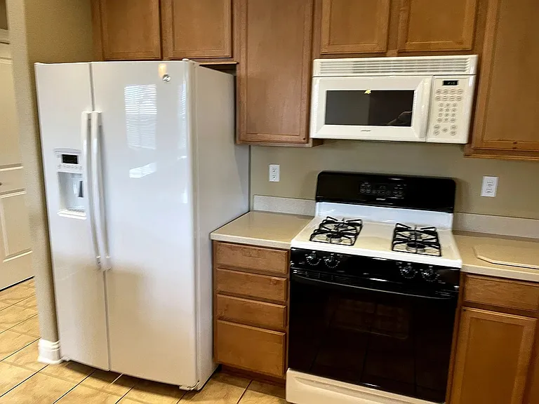 1320 Anita Ct — Photo 3
