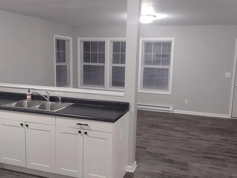 1036 W Bergera Rd — Photo 3