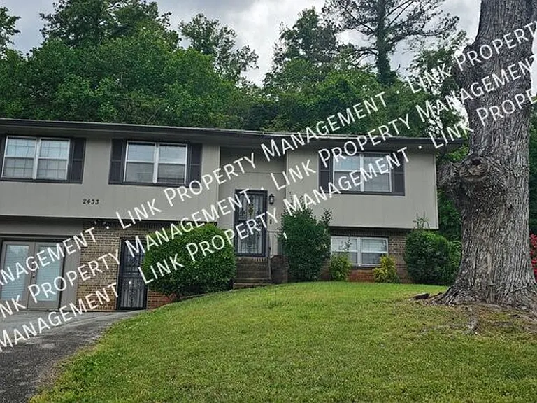 2433 Meade Cir — Photo 14