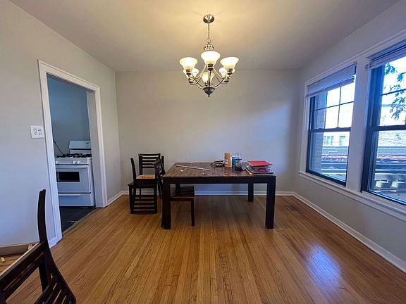 3rd image of 931 W Oakdale Ave #933-S1