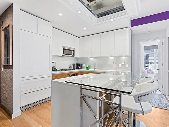 3rd image of 555 W 59th St APT 24B