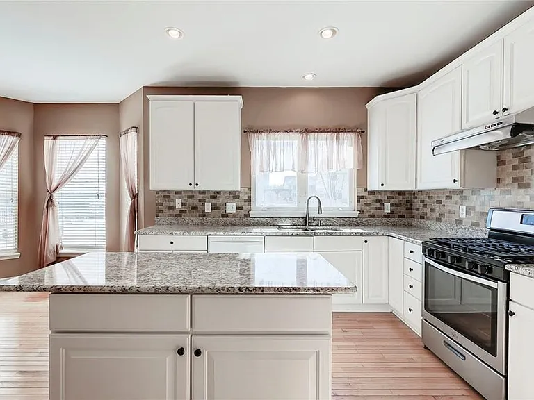 9972 Parkshore Dr — Photo 18