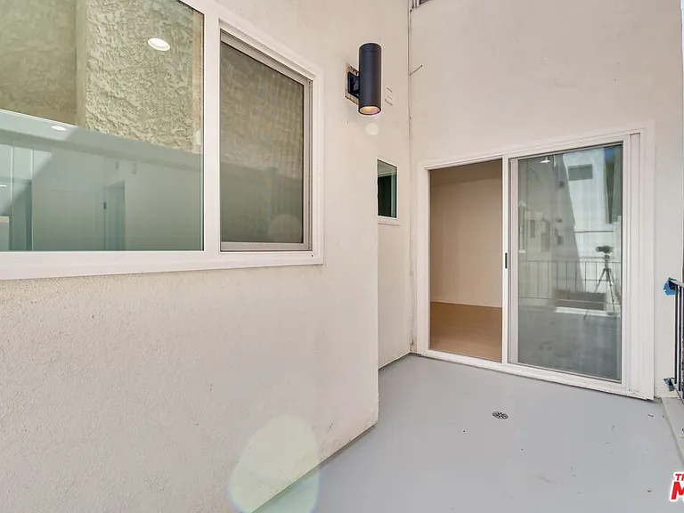 1021 N Genesee Ave #4 — Photo 13