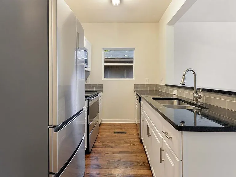 1099 Smith St SW #B — Photo 6