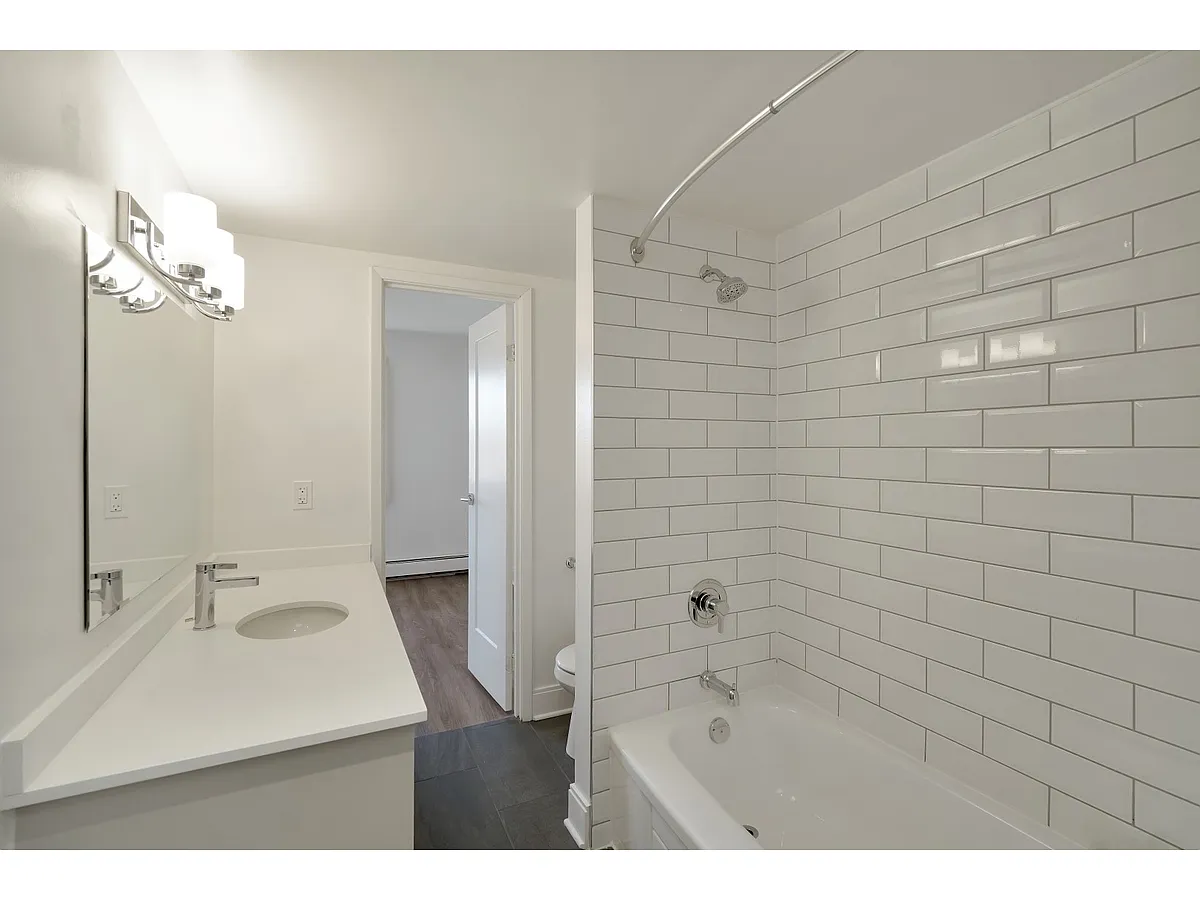 908 Market St #305 photo 1