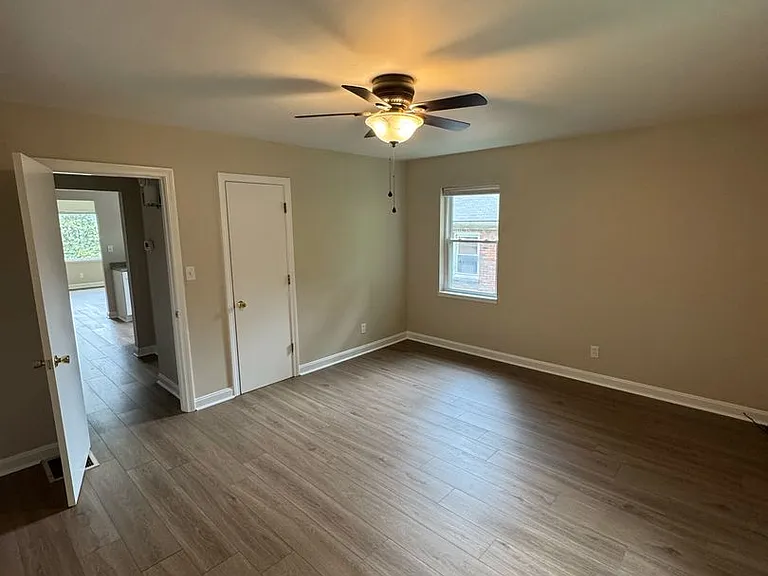 2711 Brownsboro Rd — Photo 2