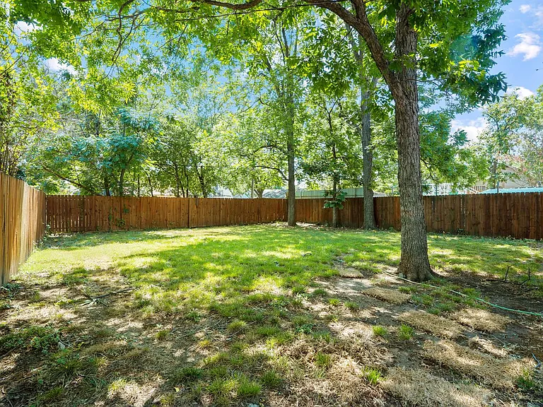 122 Hollywood Ave — Photo 15