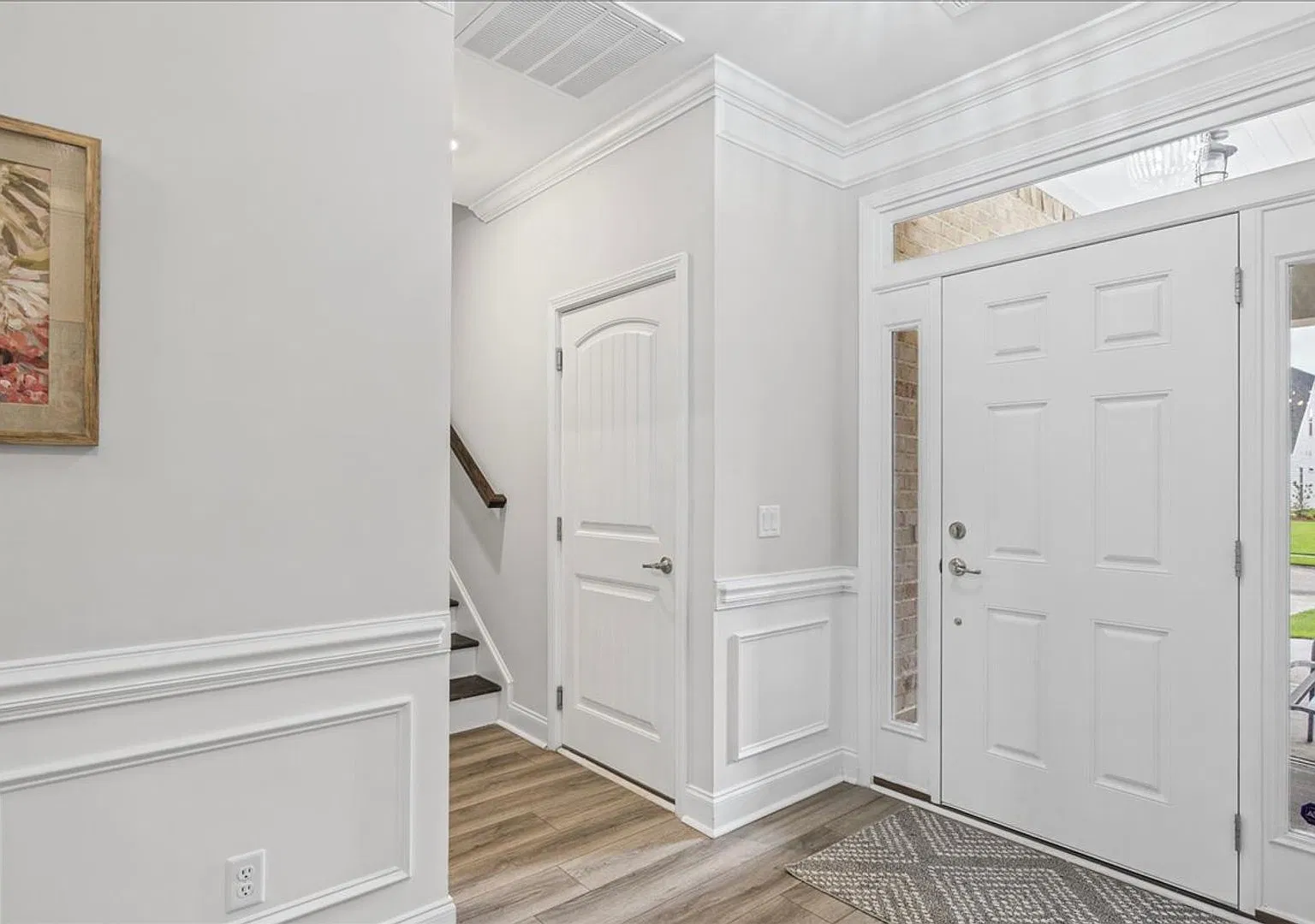 Gorgeous 4 Bed/3.5 Bath Home with 2 Primary Suites in Pooler! — Photo 4