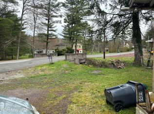 12 Station Ln, Weatherly, PA 18255