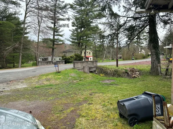 12 Station Ln, Weatherly, PA 18255