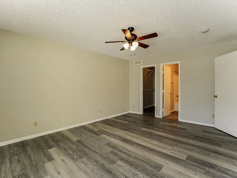 2719 Raphael Dr — Photo 11