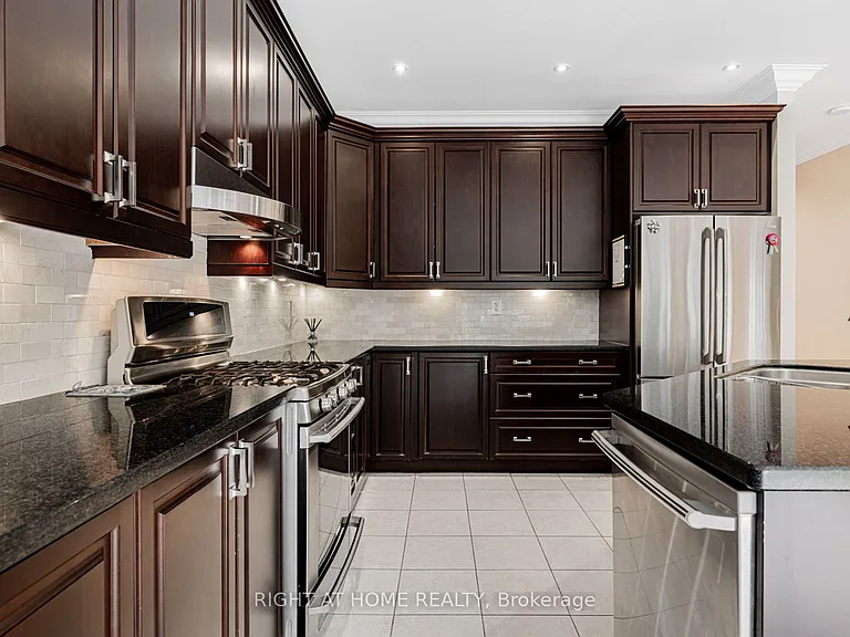 67 Timna Cres — Photo 13
