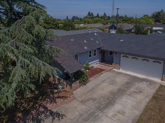 3rd image of 5482 Begonia Dr