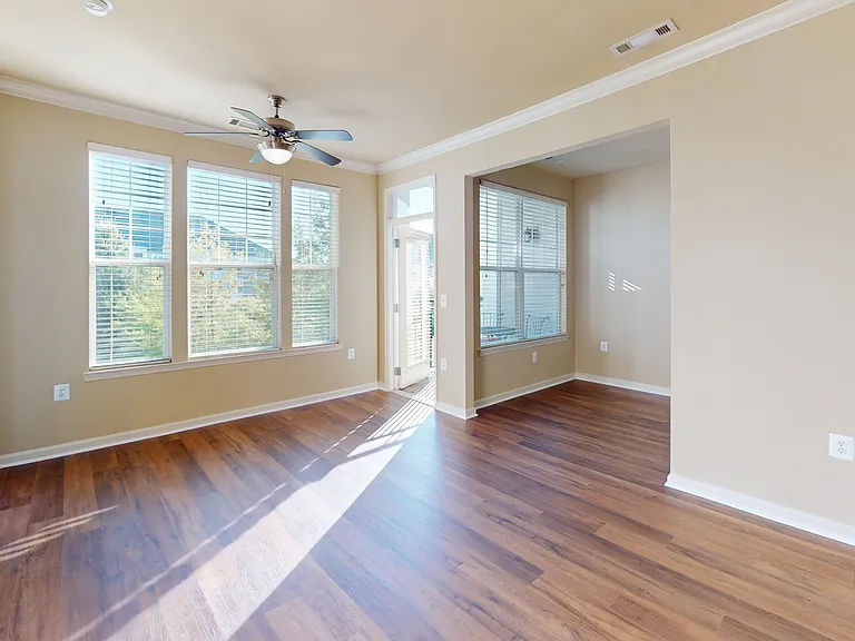 Signal Hill Apartment Homes — Photo 78