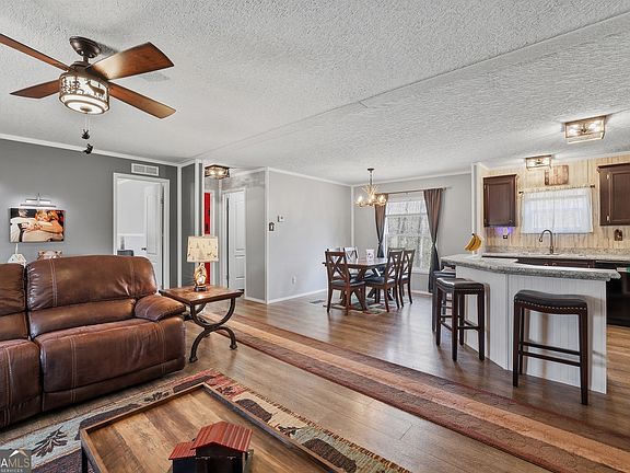 2nd image of 281 Oak View Trl