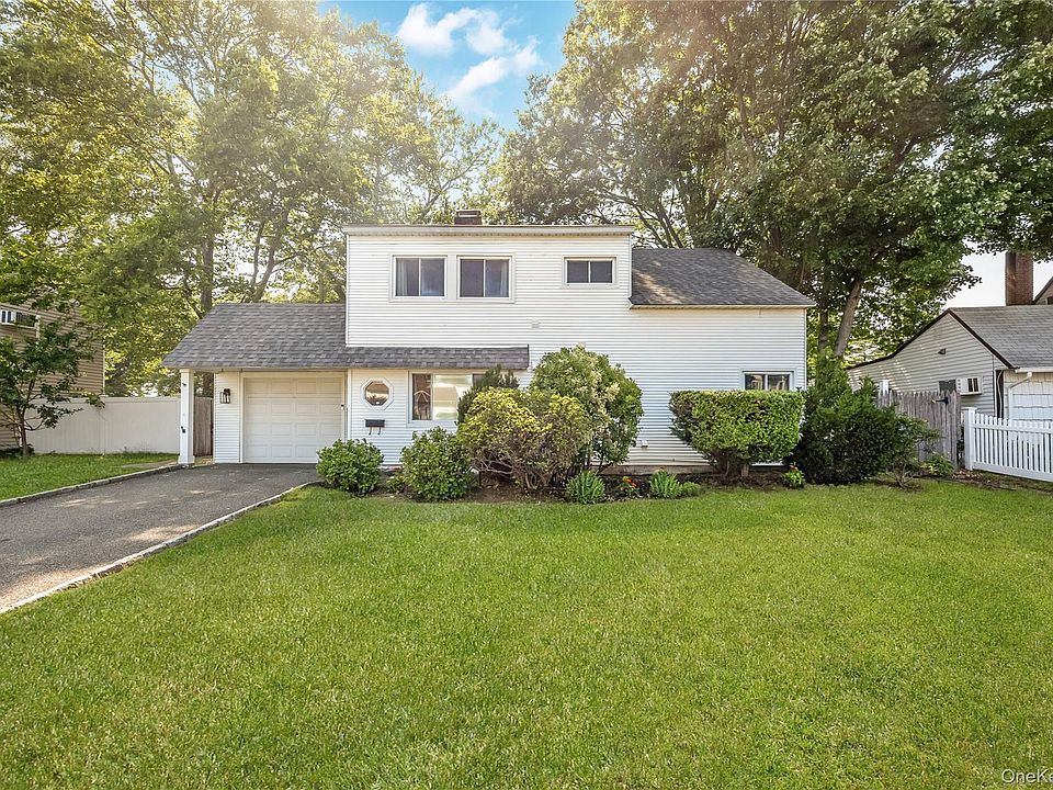 1st image of 201 Cypress Lane W