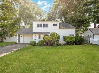 201 Cypress Lane W, Westbury, NY 11590