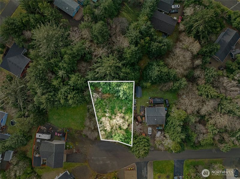 3rd image of 855 Hake Court SW