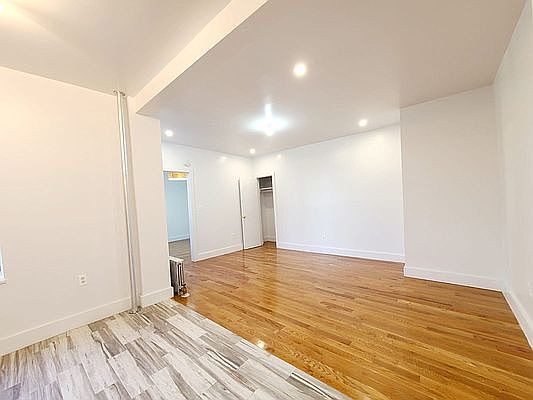 3rd image of 1 E 213th St #4D