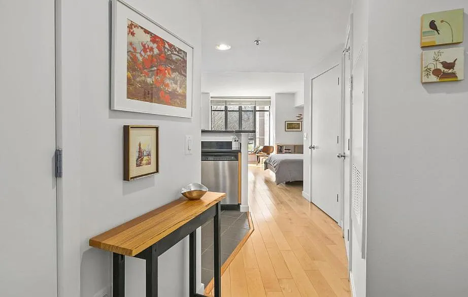 Studio, 504 sqft, $1,850 — Photo 3